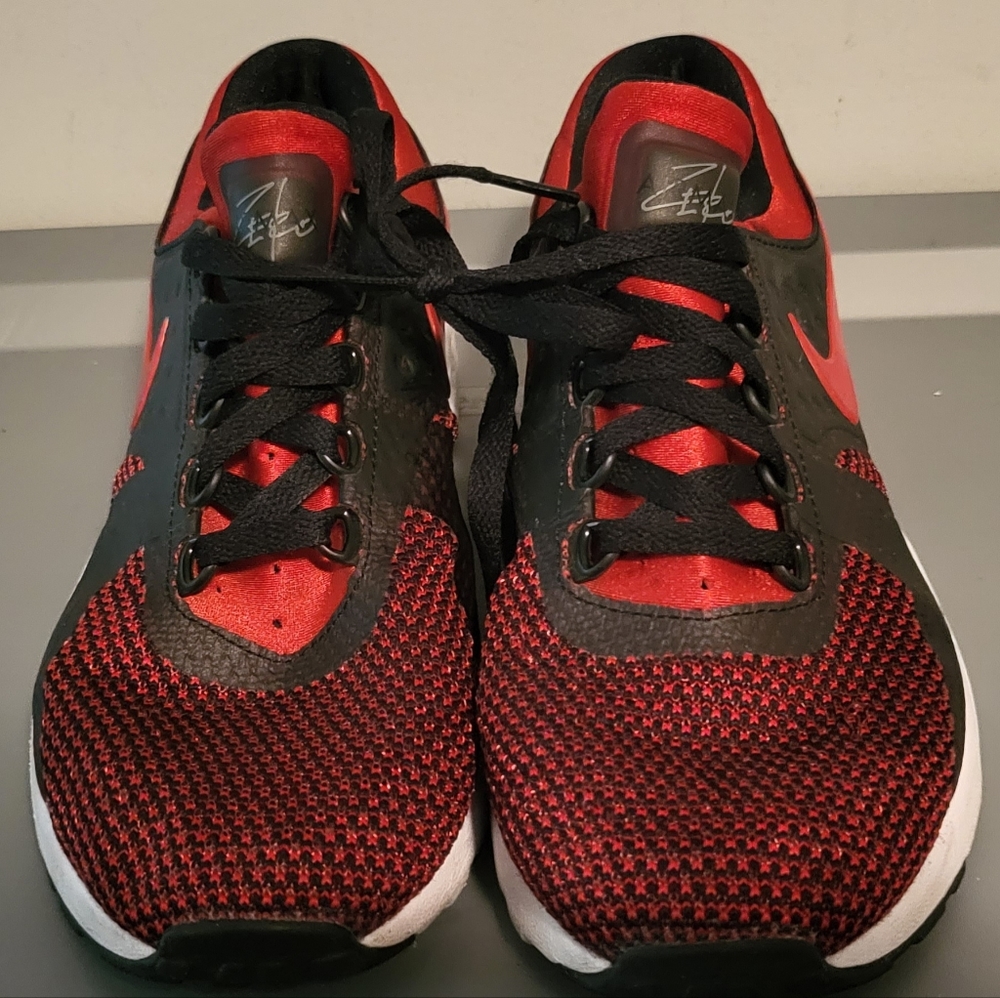 Men Nike Air Max size 9 (used) Red/Black/White